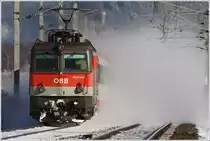 Teleaufnahme von E-Lok 1044 080 welche mit EC 533  Lakeside Park  von Wien Meidling nach Villach unterwegs war. 2. Version
12 2010 Zeltweg 

