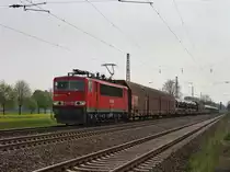 Die 155 081 am 28.04.2010 mit einem Autozug unterwegs bei D�rverden. 