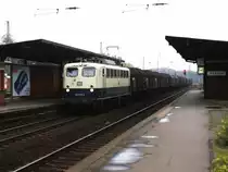 140 658-2 mit einem G�terzug zwischen Duisburg und M�nchengladbach auf Bahnhof Viersen am 21-10-1992. Bild und scan: Date Jan de Vries.