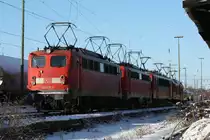 Die 140 037-3 stand am 18.12.2010 mit der 140 678-4 , der 155 036-7 und der 145 023-8 in Aachen West abgestellt.