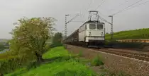 DP 57 (91 80 6142 126-2 D-WAB) im Auftrag der BayernBahn, mit dem DGS 88913 von Langenfeld nach  Wassertr�dingen, bei Erbach (Rheingau); 07.10.2010