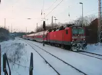 Hier 143 229-3 mit einem RE7 von Bad Belzig nach Berlin Friedrichstra�e, bei der Bereitstellung am 18.12.2010 in Bad Belzig.
