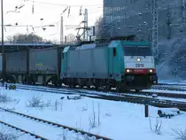 Die Cobra 2819 kommt mit einem LKW-Ambrogio-Zug aus Montzen/Belgien f�hrt in Aachen-West ein im Schnee.
18.12.2010