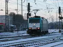 Die Cobra 2819 rangiert in Aachen-West im Schnee.
18.12.2010