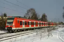 423 189-0 als S2 f�hrt am 18.12.10 nach Petershausen, hier bei der Ausfahrt vom Haltepunkt Poing. 