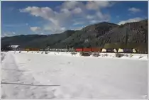 WLB Tandem zieht einen Containerzug in Richtung M�rzzuschlag.
Krieglach Fre�nitz 18.12.2010