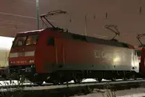 Die 152 019-6 stand am Abend des 18.12.2010 in Aachen West abgestellt.