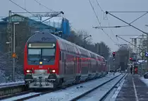 RE10422 (+10) nach Aachen Hbf mit Schublok 111 160-8 in Geilenkirchen, 17.12.10