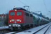 140 861-6 mit dem Kalkzug von Oberhausen nach Aachen-West bei der Durchfahrt in Geilenkirchen, 17.12.10