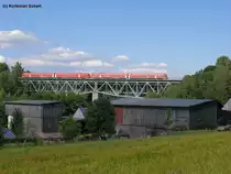 Der Franken-Sachsen Express in Form von 2 x Br 612 beim passieren des Th�lauer Viadukts, 19.07.2010