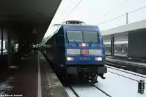 101 102 (Wir Menschen sind alle gleich) stand am 23. Dezember 2010 mit ihrewm IC in Duisburg Hbf.