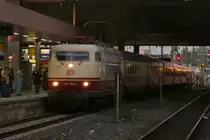 103 184-8 mit dem IC 1817 nach K�ln beim Aufenthalt in D�sseldorf Hbf am 10.10.10