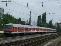 RE 30024 von Salzburg nach M�nchen Hbf bei der Durchfahrt in M�nchen Heimeranplatz, 14.08.2010