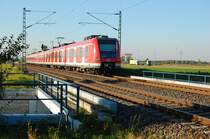 Auf dem Weg nach D�sseldorf ist dieser Zug der Linie S11 in Allerheiligen eingefahren der 423 794-7 bildet die Schlu�einheit. 11.Okt.2010