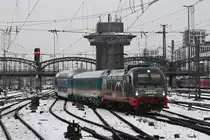 183 001 mit einem Alex bei der Einfahr in M�nchen Hbf am 28.12.2010.