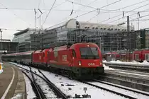 1216 011 + 020 mit EC 89 am 28.12.2010 in M�nchen Hbf.