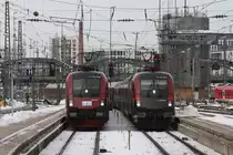 Paralleleinfahrt zweier Railjets am 28.12.10 in M�nchen Hbf: Links ist 1116 208 zu sehen, sie kam aus der Abstellung und fuhr dann als Rj 65 Richtung Wien, rechts ist 1116 226 zu sehen, die als Rj 260 aus Wien kam und wenig sp�ter in die Abstellung fuhr.