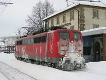 Eine unbekannte 151 wartet am 28. Dezember 2010 in Pressig-Rothenkirchen auf den n�chsten Einsatz.