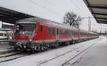 Mit Steuerwagen voraus steht der RE10 nach Leipzig am Gleis zur Abfahrt bereit. Cottbus den 27.12.2010

