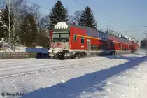 Beim verlassen des Hp. Chemnitz-Gr�na konnte ich den RE. nach Zwickau knipsen, geschoben von 143 173-3, am 29.12.2010 bei minus 13 Grad.