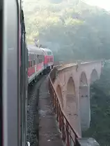 218 412 auf der Hunsr�ckbahn am 14.10.10 bei einer der Talfahrten nach Boppard.