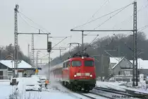110 469 mit einem IC-Ersatzzug am 29.12.2010 bei H�melerwald.