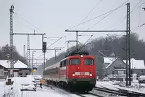 110 434 mit einem IC-Ersatzzug am 29.12.2010 bei H�melerwald.