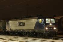 MIt einem Kesselwagenzug wartet 143 068-5 der RBH in Magdeburg Hbf auf die Ausfahrt in Richtung Magdeburg-Neustadt. Fotografiert am 02.01.2011. 