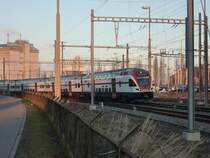 Ausfahrt des neuen Stadler RABe 511 001 DOSTO/Kiss aus Romanshorn zu einer Testfahrt richtung Amriswil - Erlen IBS. Am 03.01.2011