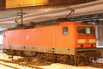 Die 143 115-4 steht abgestellt in Koblenz HBF am 31.12.2010