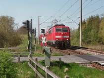 111 137-6 mit RE zwischen Emden und Mnster am 4-5-2006.