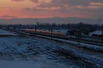 ICE 3, Paris Est - Frakfurt(M) Hbf, f�hrt am sp�ten Nachmittag bei Schifferstadt dem n�chsten Halt Mannheim Hbf entgegen. 03.01.2011