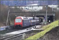 Re 450 Dosto der S-Bahn Z�rch in Stettbach. (13.12.2010)