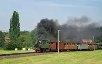 Zittauer Schmalspurbahnen:
Die S�chsische IVK Nr. 145 mit dem Sachsenzug k�mpft sich hier durch die Steigung zwischen dem HP Jonsdorf und dem Endbahnhof Kurort Jonsdorf.
02.08.2009