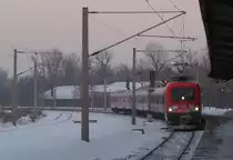 DB 182 013-3 mit der RB 16324 von Halle (S) Hbf nach Weimar, bei der Einfahrt in Wei�enfels. An diesem Tag war zwischen Weimar und Erfurt SEV, daher endete diese RB bereits in Weimar und nicht wie �blich in Eisenach; 29.12.2010