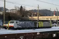 Ein neues Zebra von Lokomotion. 189 917-8, ehemalige Dispolok, stand am 4.1.2011 mit neuer Lackierung in Kufstein. Neben ihr die 189 903-8 und dahinter die 189 914-5.