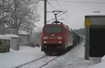 152 072 durchfuhr ganz sch�n z�gig am 03.01.11 mit gemischten G�terzug, Stockheim(Oberfr) Richtung Pressig.