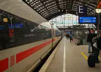 DB 403 056-0 mit ICE 817 nach Frankfurt am Main, hiet bei Einfahrt in K�ln Hbf am 28.09 2010.