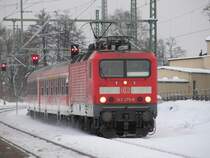 143 275-6 zieht am 4. Januar 2011 eine Regionalbahn aus Bamberg in den Endbahnhof Kronach.