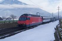 Re 460 113-4 verl�sst am 30.12.10 Bilten mit dem IR 1776 am Haken.