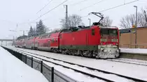 Geschoben wurde der 14 Minuten versp�tete RE 3 von 114 040 am 29.12. gen Stralsund.