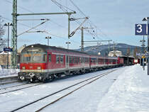 Eine RB nach Bamberg verlässt soeben den Startbahnhof Saalfeld (Saale) auf Gleis 2. (04.01.2011)