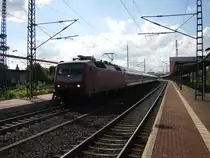 IC 1857 zur weiterfahrt nach Halle/Saale mit ca. 10 Min. versp�tung bei der Ausfahrt in Eisenach am 11.06.10.