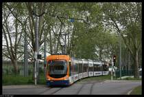 Wagen 5712 verlsst am 5. Mai 2010 den Bahnhof Neuostheim. Dieser Bahnhof gilt in Mannheim als Paradebeispiel fr betriebliche Flexibilitt und kundenorientierte Gestaltung.