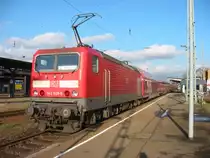 143 009-9 steht auf Gleis eins im Homburg (Saar) Hauptbahnhof in dieses 17/11/2002 Foto.