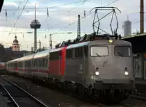 Die 110 457-9 (AEG) war am 08.01.2011 mit der 110 236-7 in einem Pbz durch K�ln Messe Deutz.