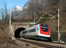 RABDe 500 009-6 als IC 675 (Basel SBB-Lugano) bei Biasca 30.12.10
