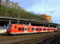 Koblenz Hbf am 03.04.2010 Triebwagen 425 657-7 fhrt vom Bahnhof ab.