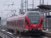 RE13009 von Rostock Hbf Richtung Sassnitz bei der Ausfahrt im Rostocker Hbf.(09.01.2011)
