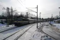 8.1.2011 12:35 ČD Baureihe 363 053-0 mit einem Schnellzug (R) aus Cheb nach Praha hl.n. kurz vor der Durchfahrt durch den Bahnhof Citice.